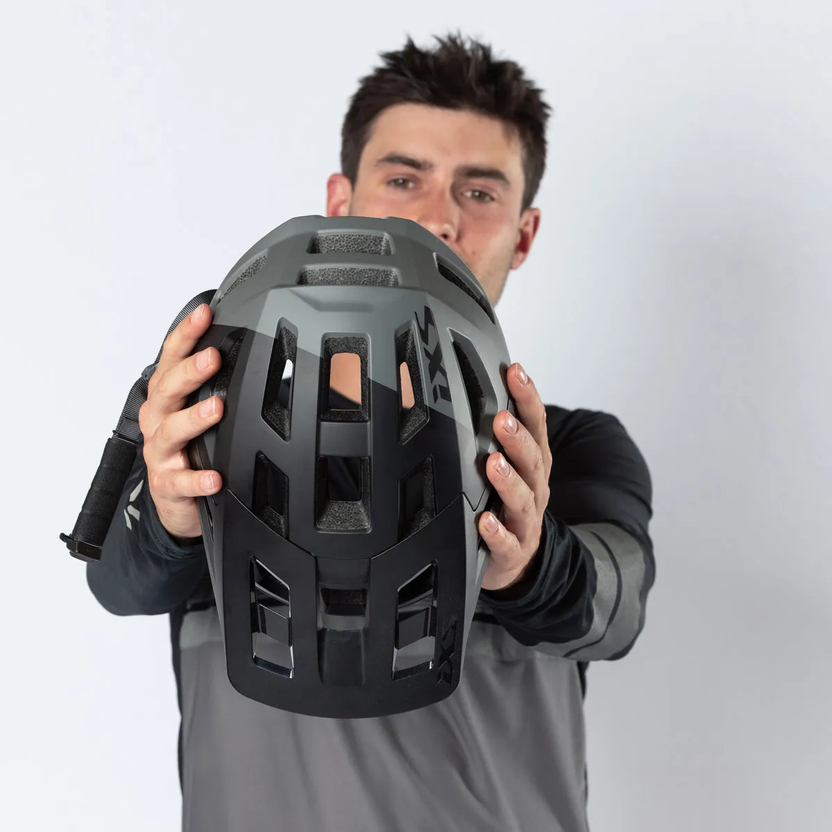 iXS Flow 1.0 MIPS helmet
